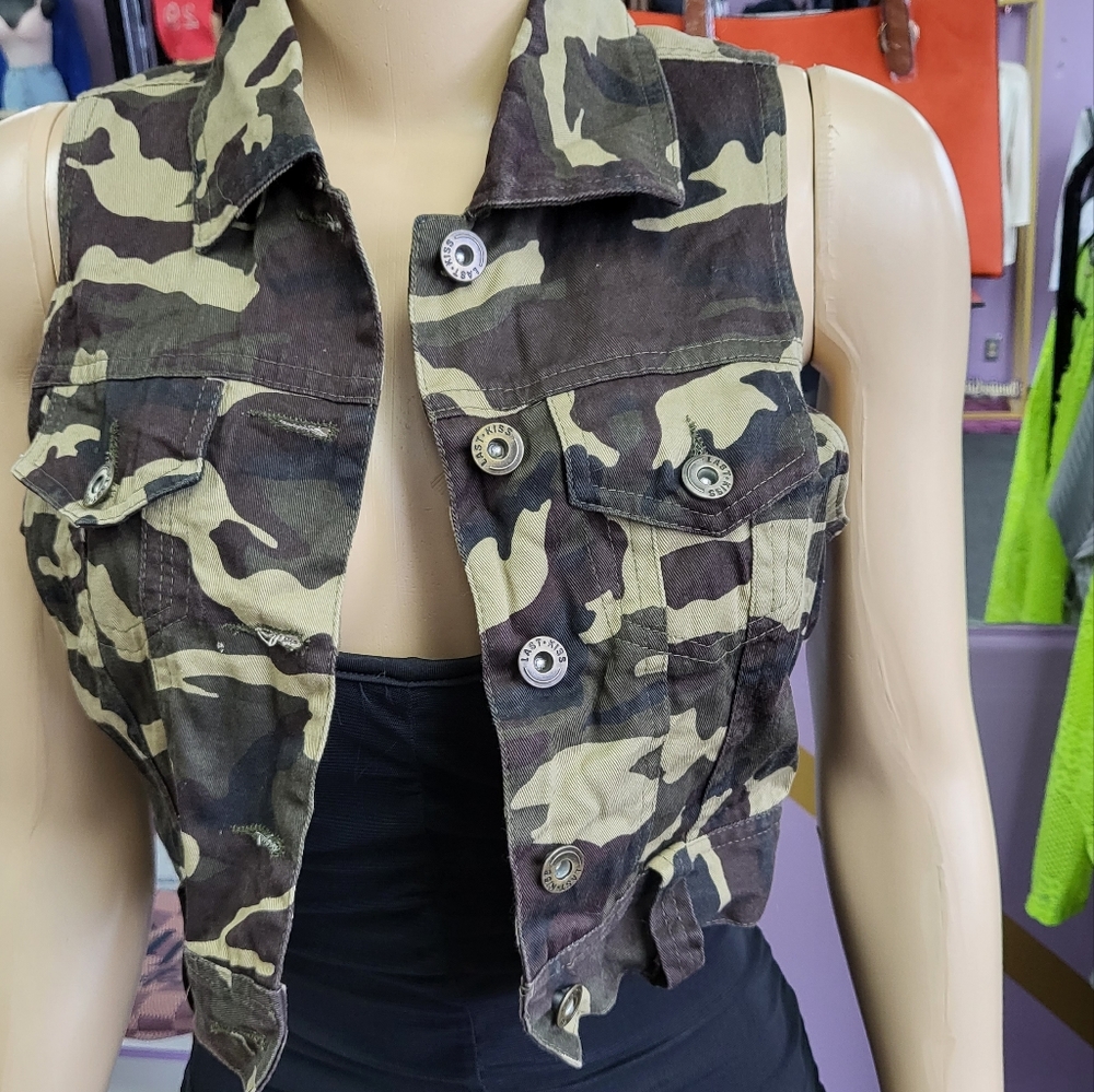 Camouflage Vest (junior sz.) All $10.00 items are 2 for $15.00 /3 for $25.00